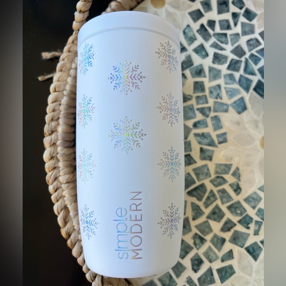 Simple Modern Voyager Tumbler Signature SNOWFALL